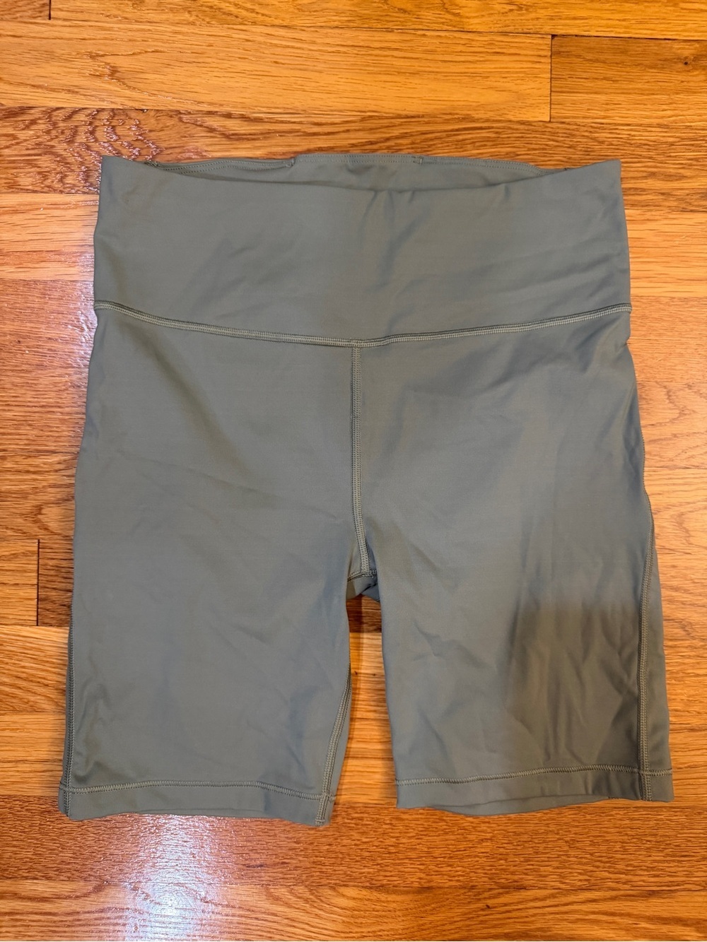 Athleta Ultimate Stash Pocket 7" Short in Pale Green -  Size Small